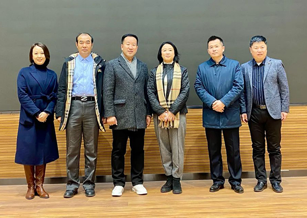 锦州市政协副主席、工商联主席王秀锦莅临滨海电商基地考察调研